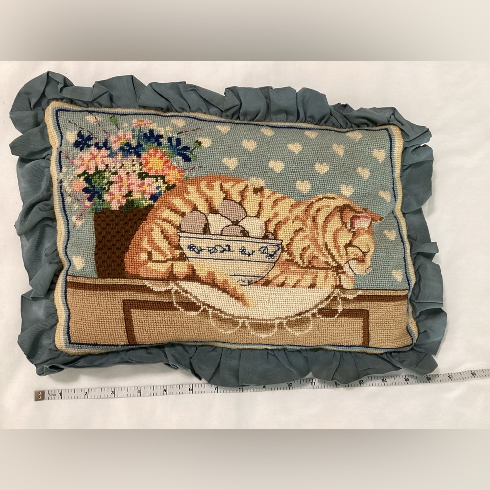Vintage cross stitch cat pillow 🐈